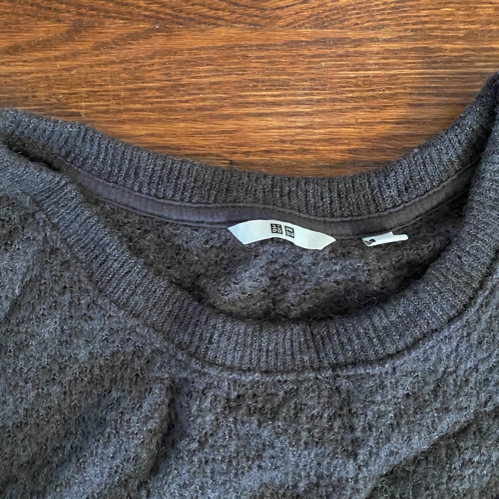 2 for $10 UNIQLO CREW - Picture 2 of 2